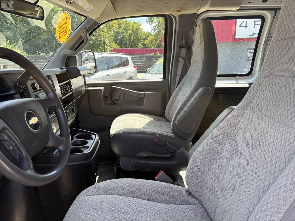 2017 Chevrolet Express Image 9