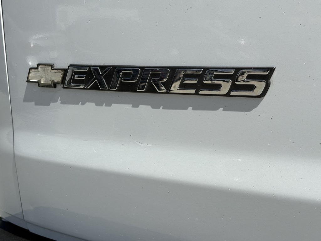 2017 Chevrolet Express Image 19