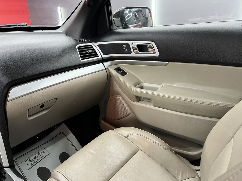 2015 Ford Explorer Image 18