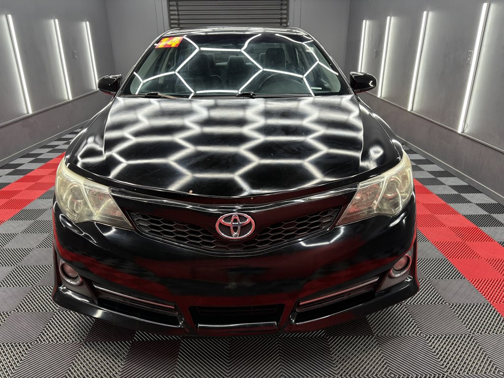 2014 Toyota Camry Image 2