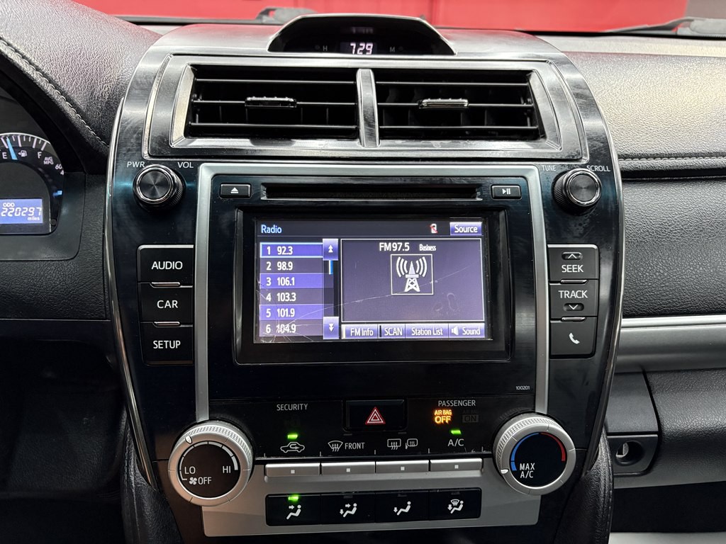 2014 Toyota Camry Image 18