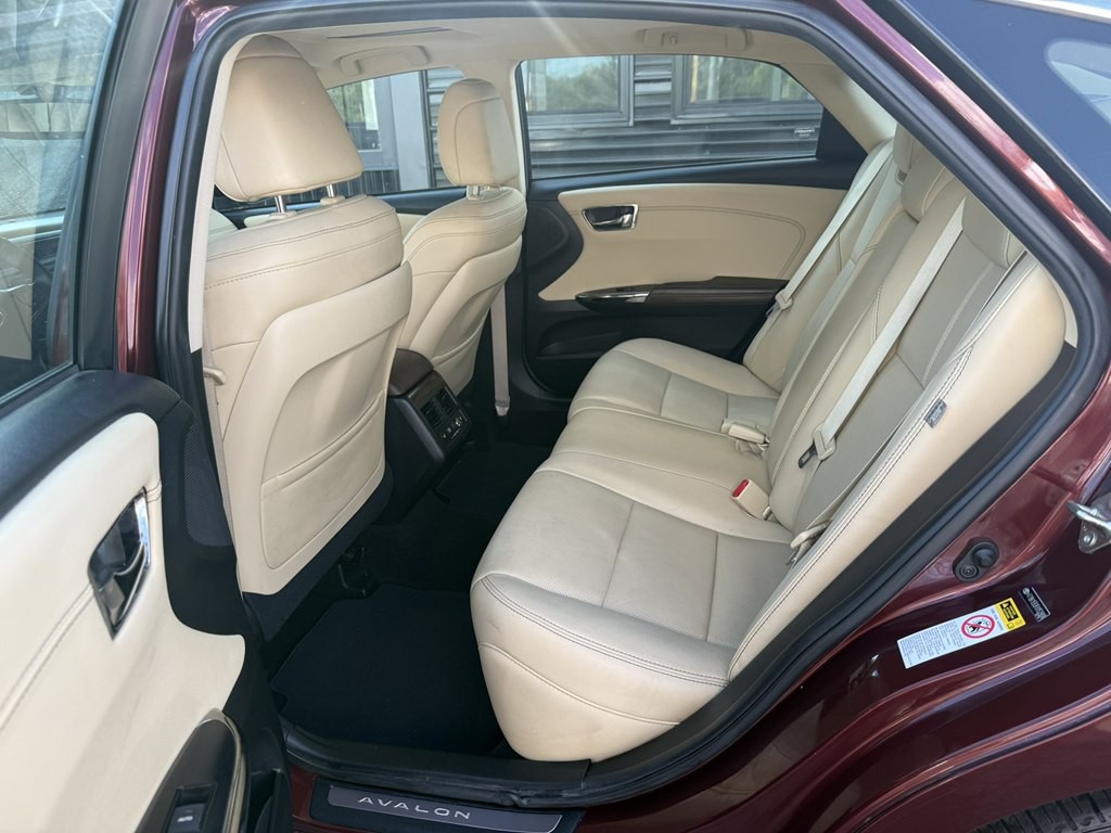 2015 Toyota Avalon Image 9