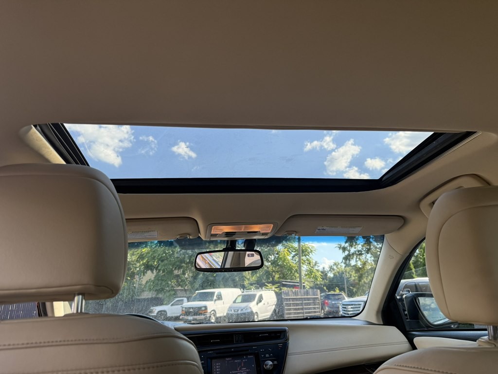 2015 Toyota Avalon Image 10