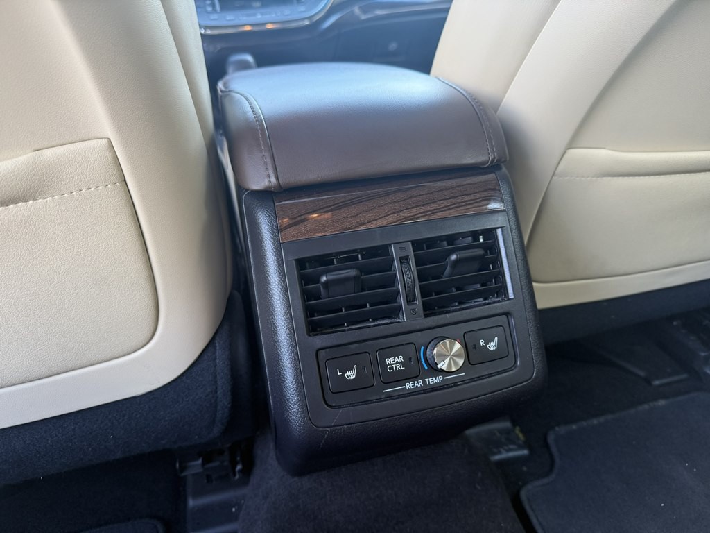 2015 Toyota Avalon Image 12