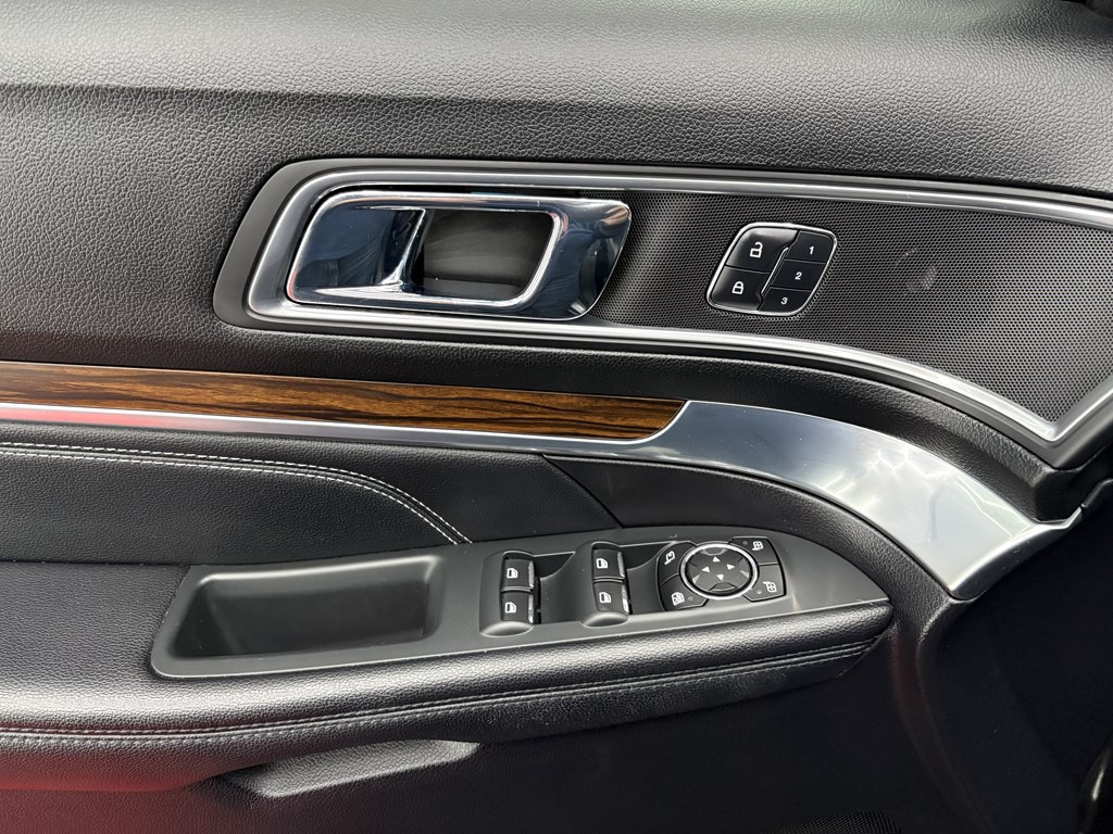 2017 Ford Explorer Image 8