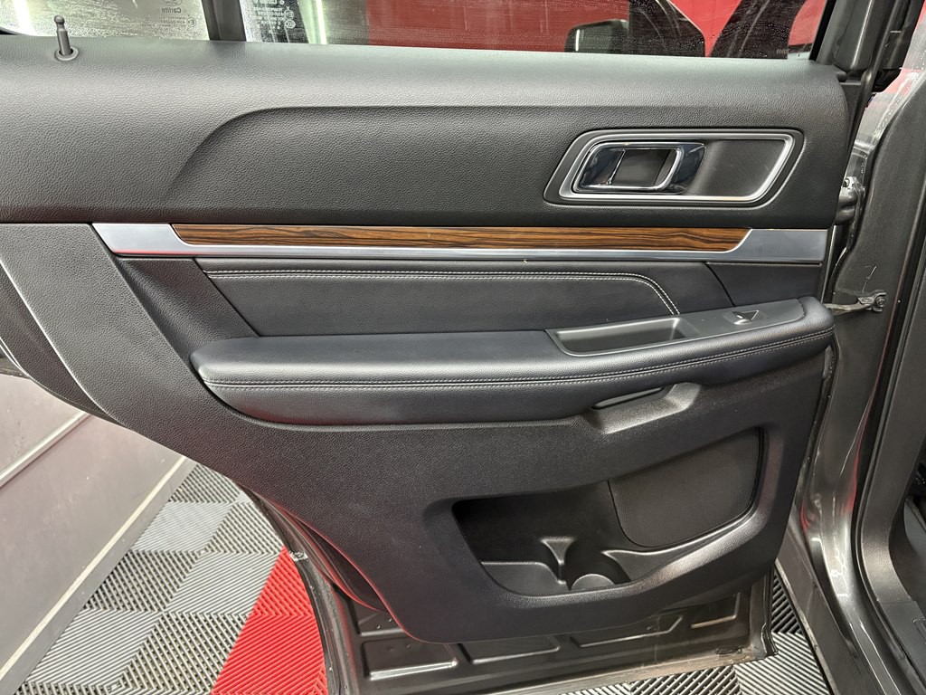 2017 Ford Explorer Image 10