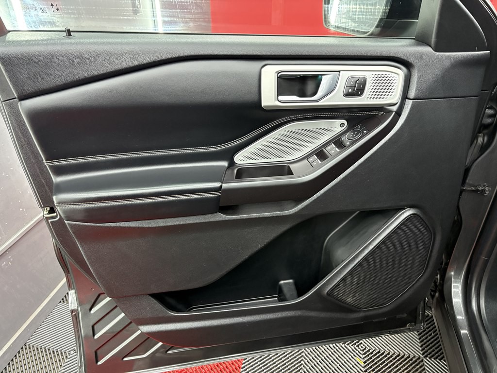 2020 Ford Explorer Image 8