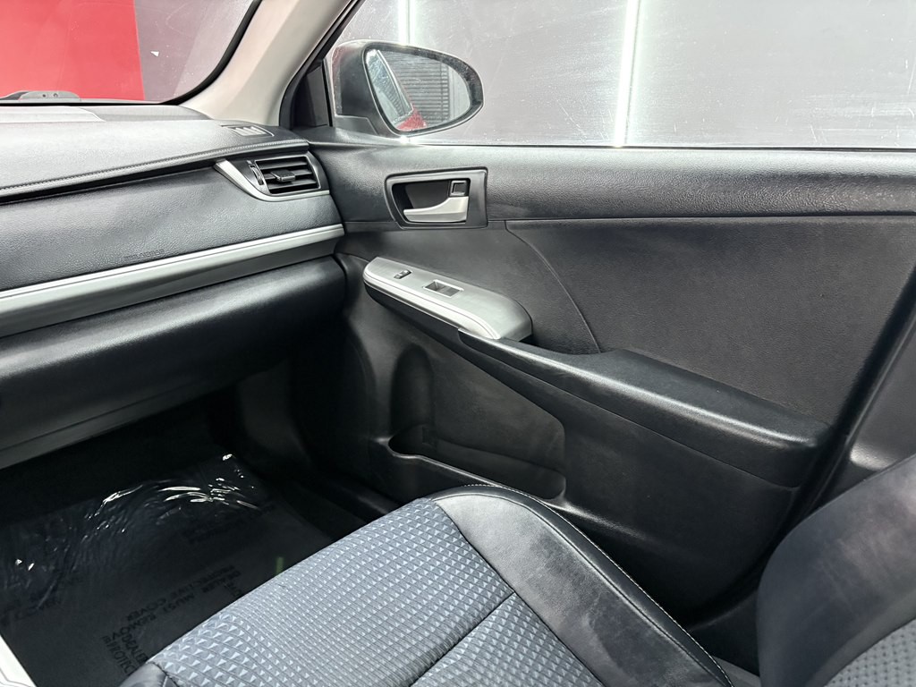 2012 Toyota Camry Image 12