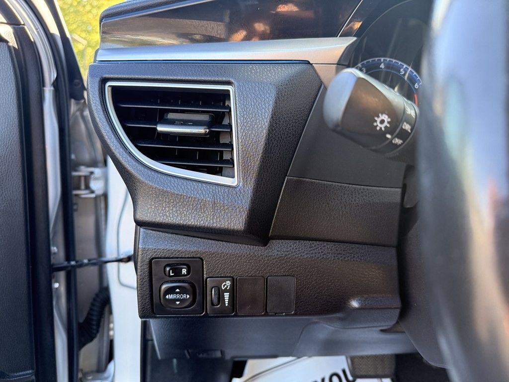 2015 Toyota Corolla Image 11