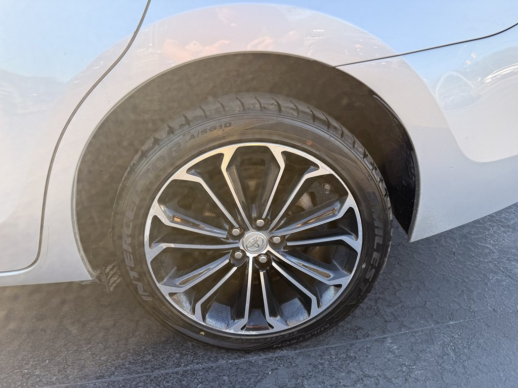 2015 Toyota Corolla Image 17
