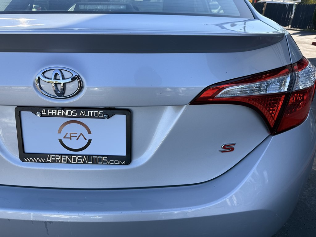 2015 Toyota Corolla Image 18
