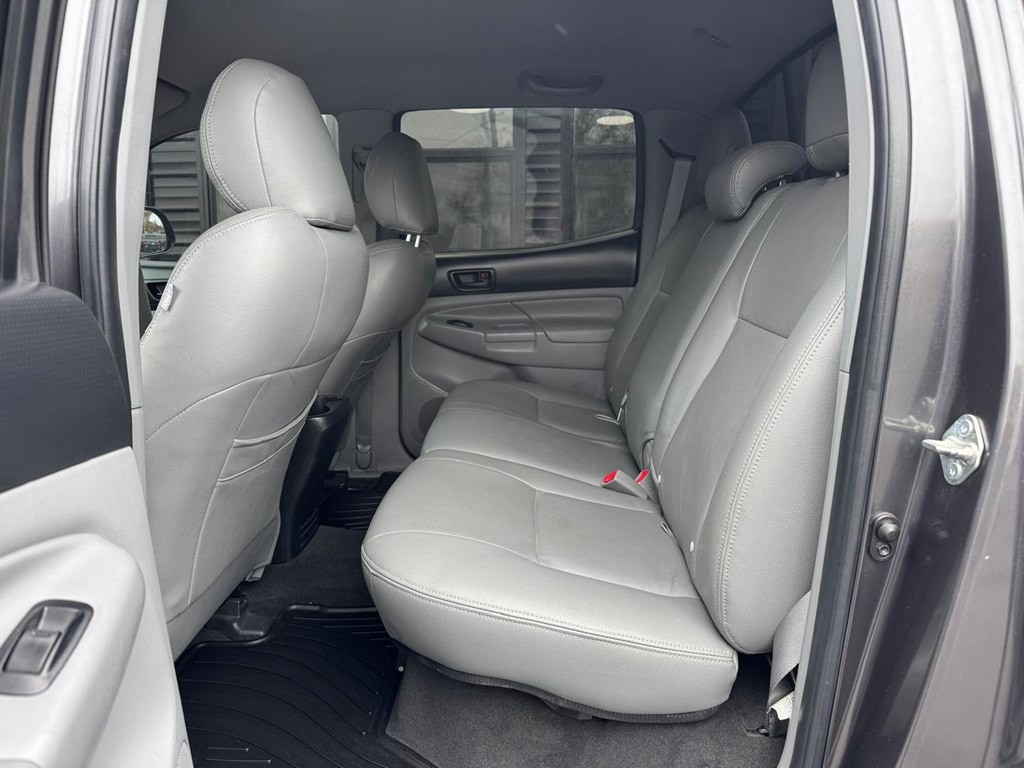 2015 Toyota Tacoma Image 8