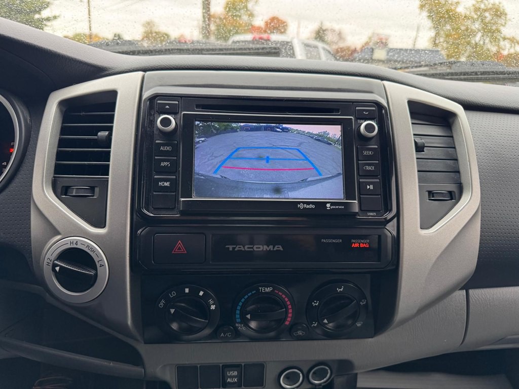 2015 Toyota Tacoma Image 15