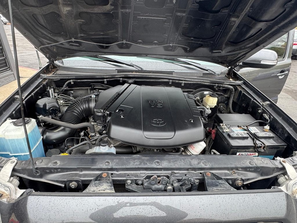 2015 Toyota Tacoma Image 16