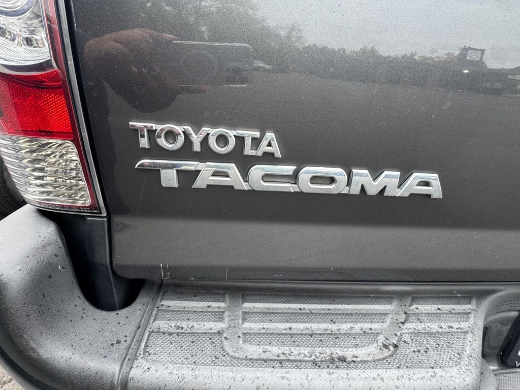 2015 Toyota Tacoma Image 18