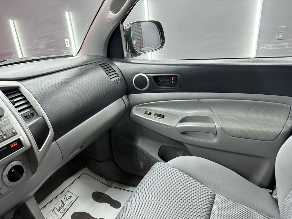 2011 Toyota Tacoma Image 22