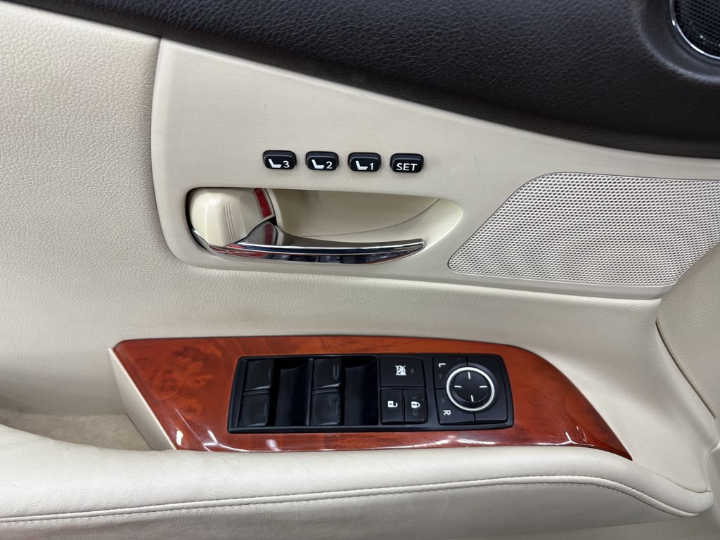 2011 Lexus RX Image 8