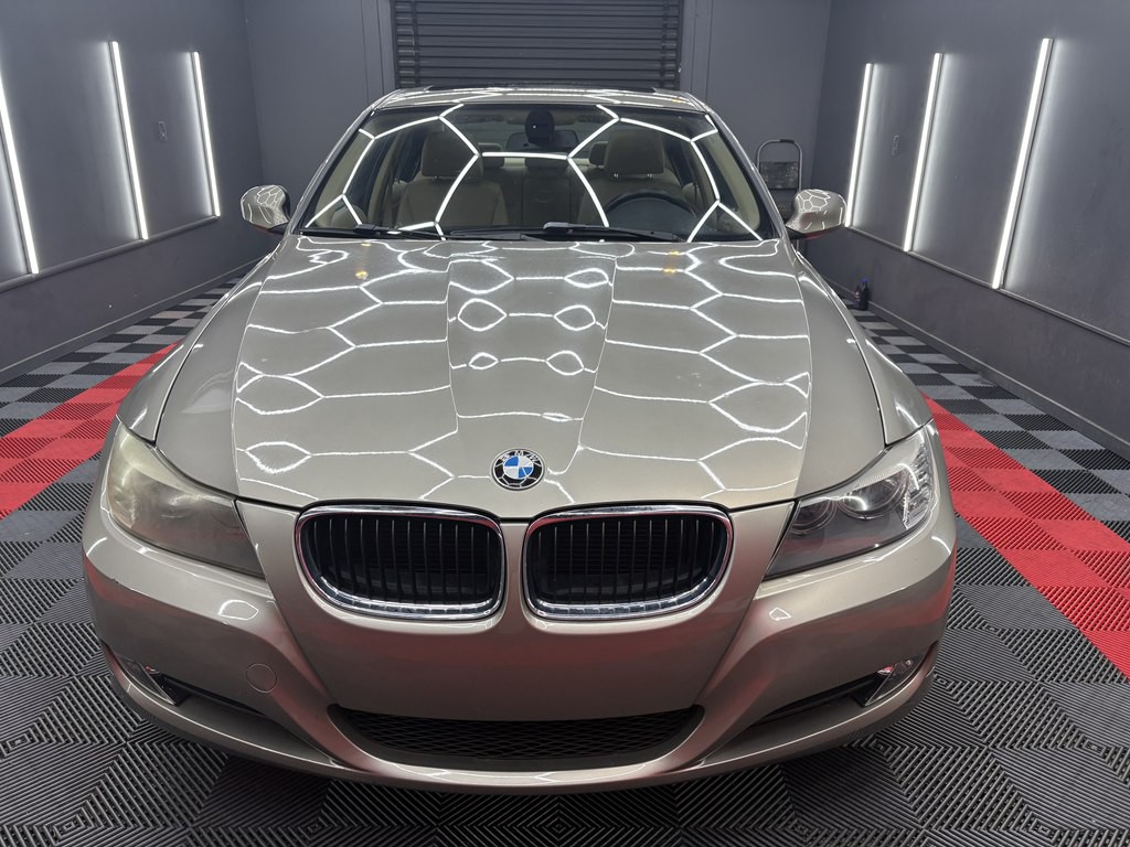 2011 BMW 3 Series Image 2