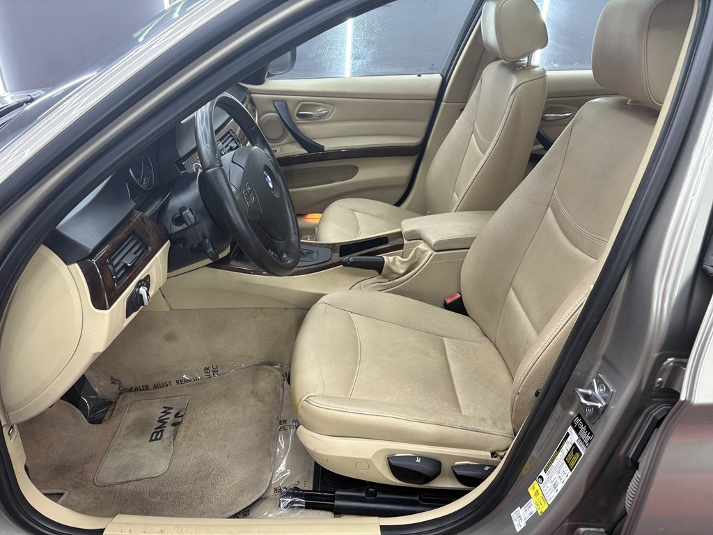 2011 BMW 3 Series Image 9