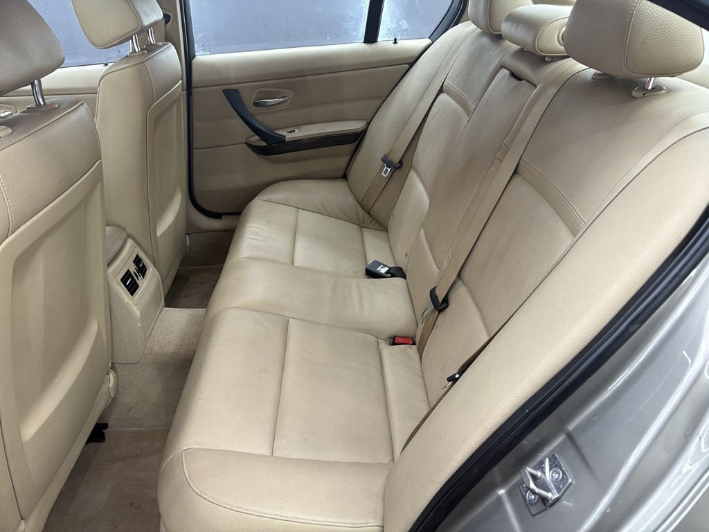 2011 BMW 3 Series Image 11