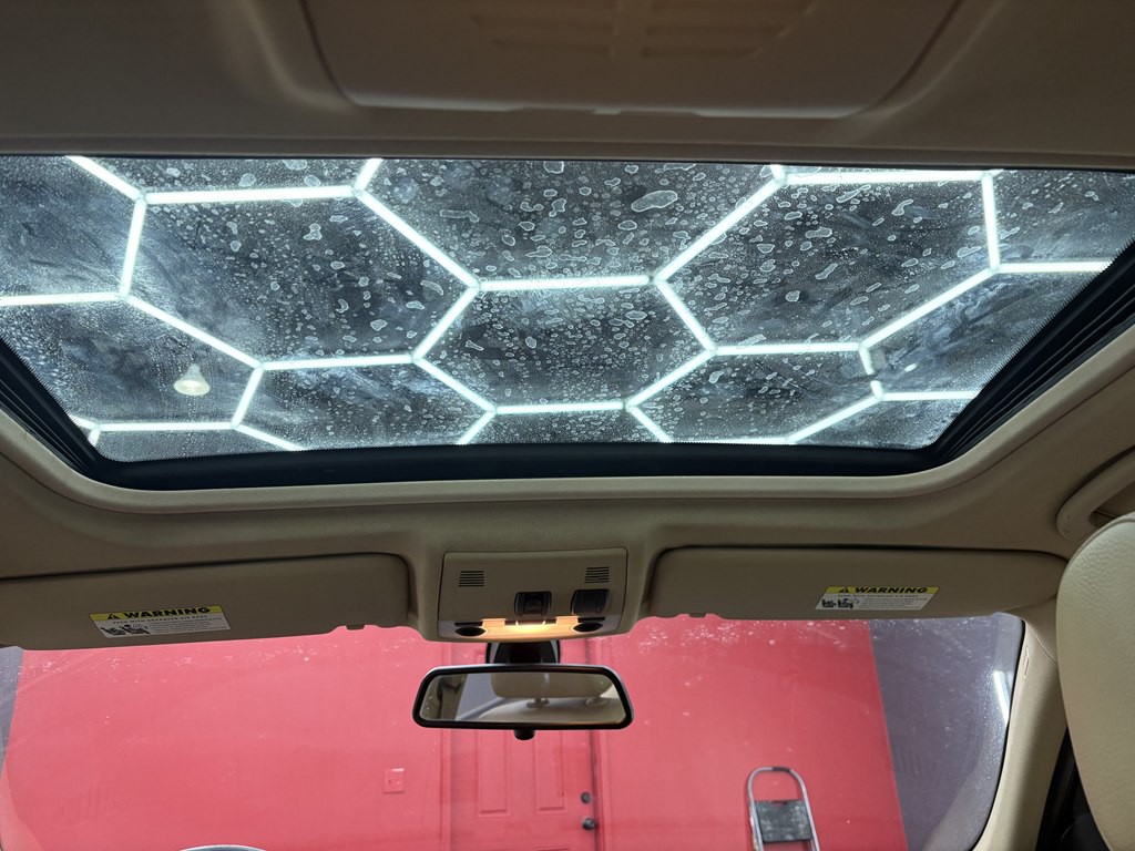 2011 BMW 3 Series Image 12