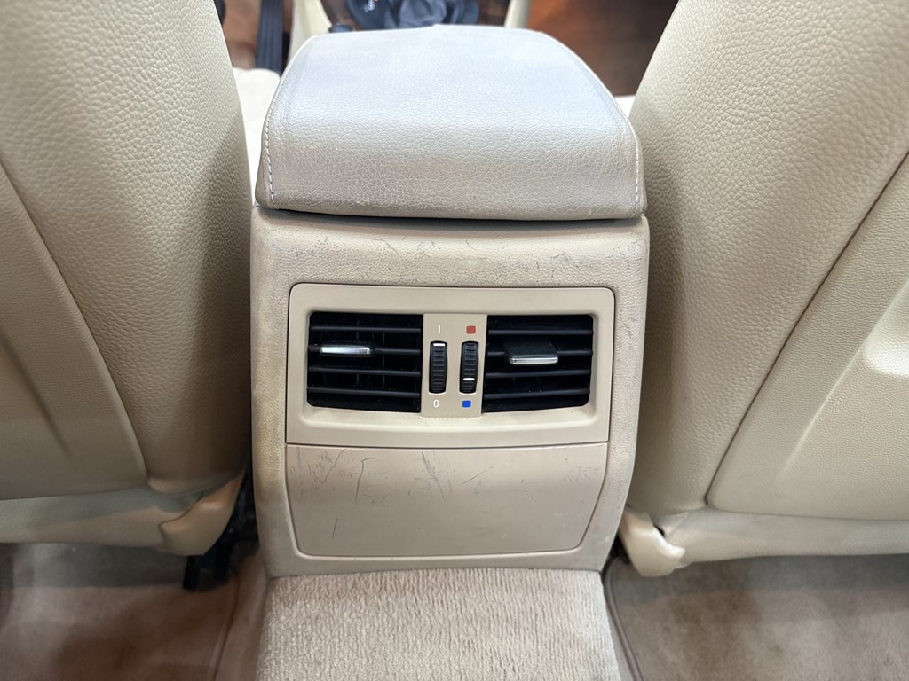 2011 BMW 3 Series Image 13