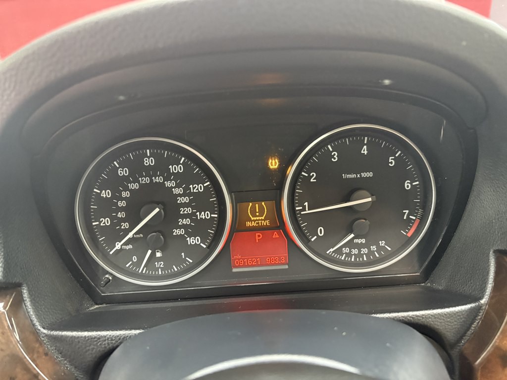 2011 BMW 3 Series Image 17