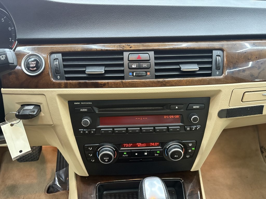 2011 BMW 3 Series Image 19