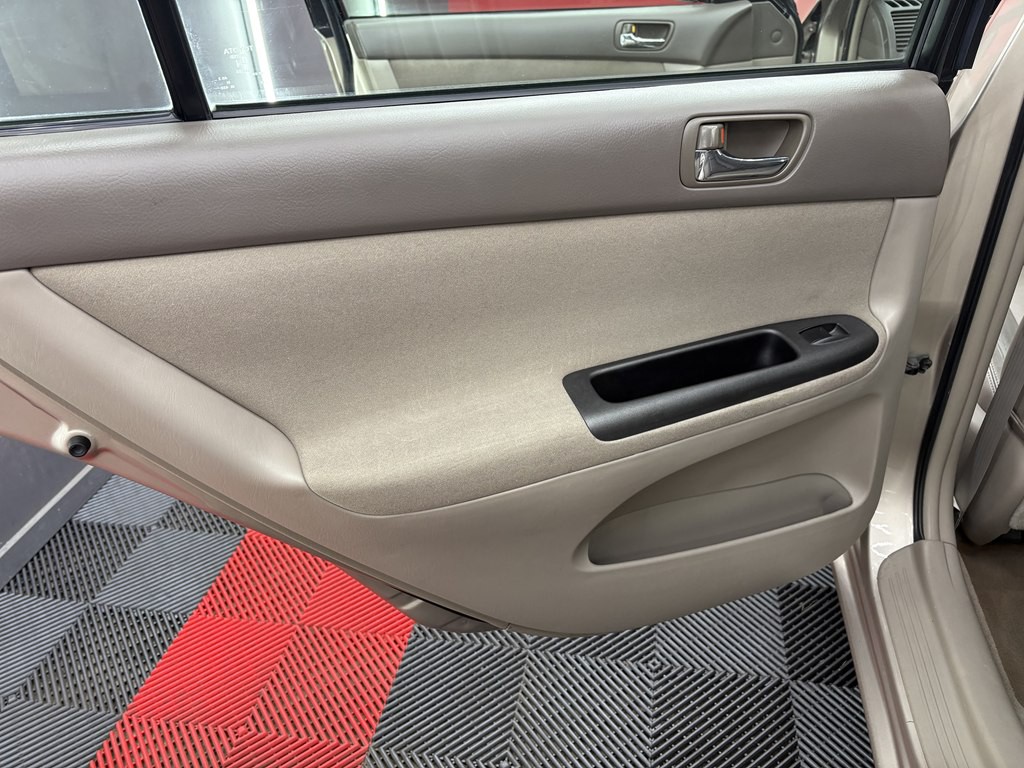 2005 Toyota Camry Image 9
