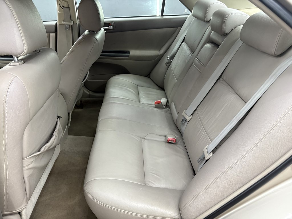 2005 Toyota Camry Image 10