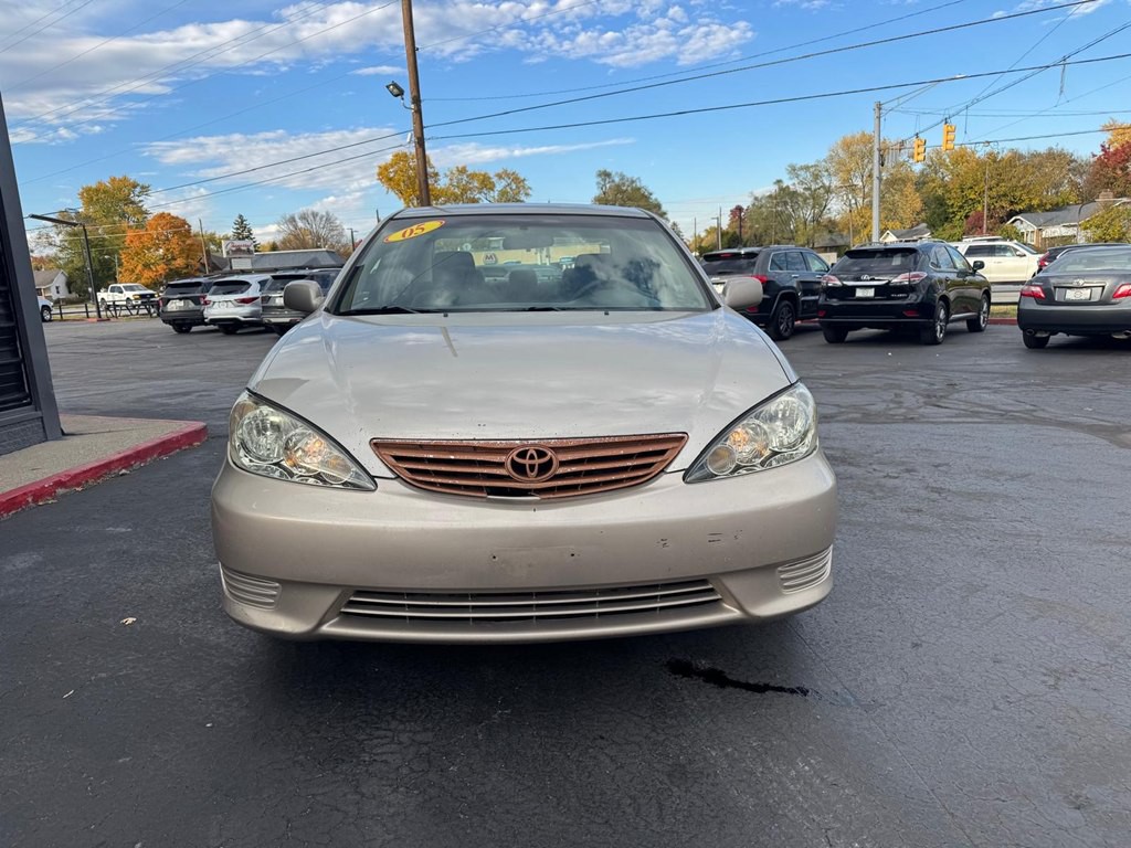 2005 Toyota Camry Image 2