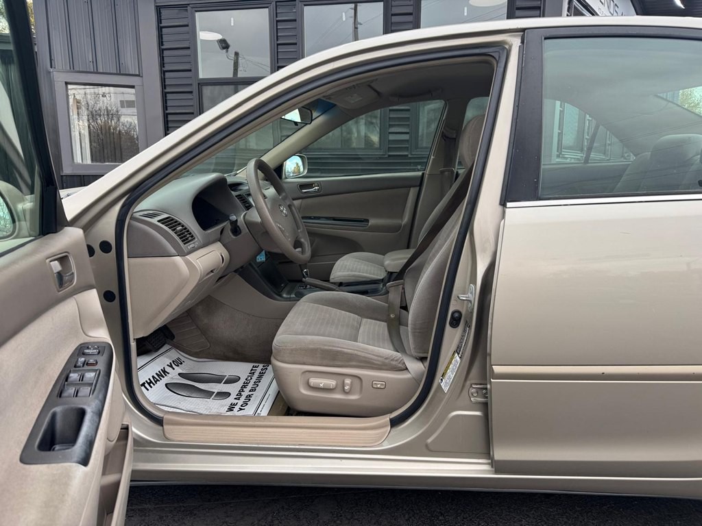 2005 Toyota Camry Image 8