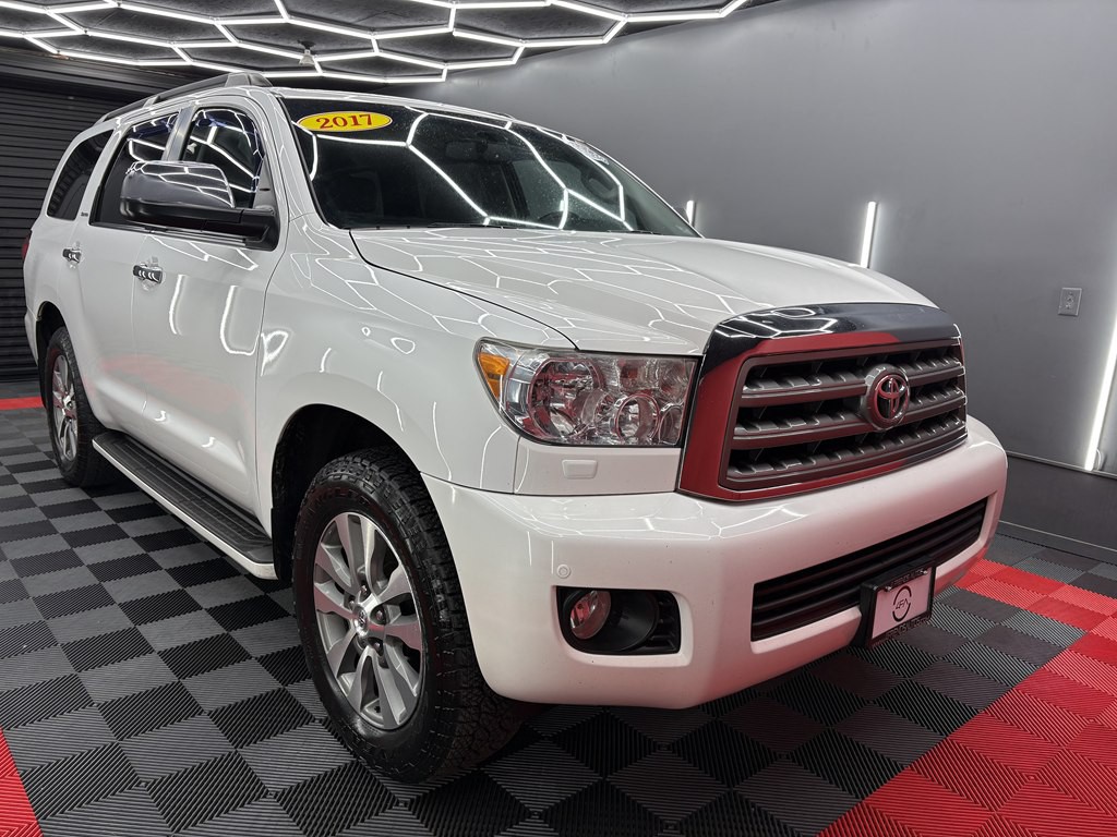 2017 Toyota Sequoia Image 3
