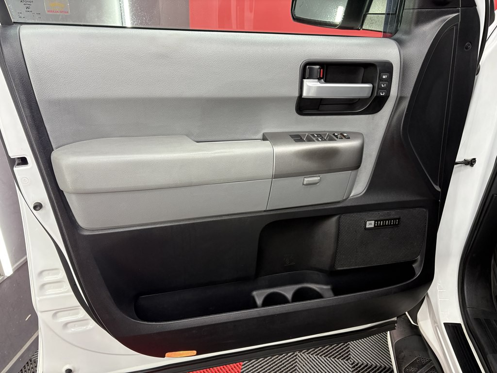 2017 Toyota Sequoia Image 7