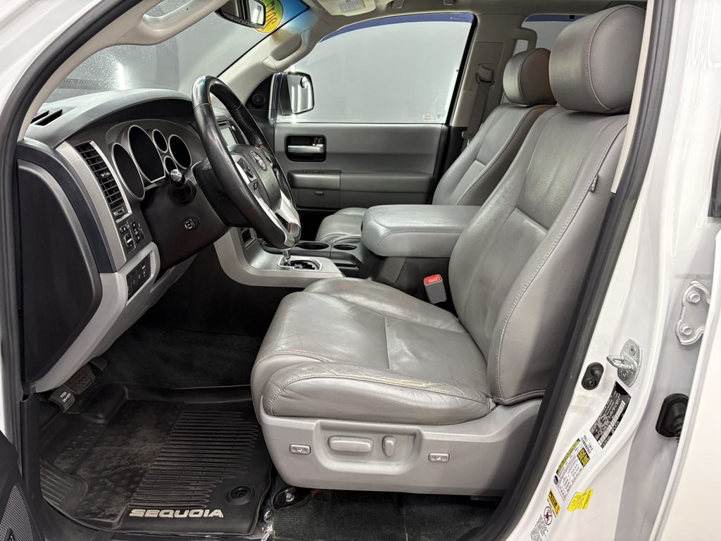 2017 Toyota Sequoia Image 9