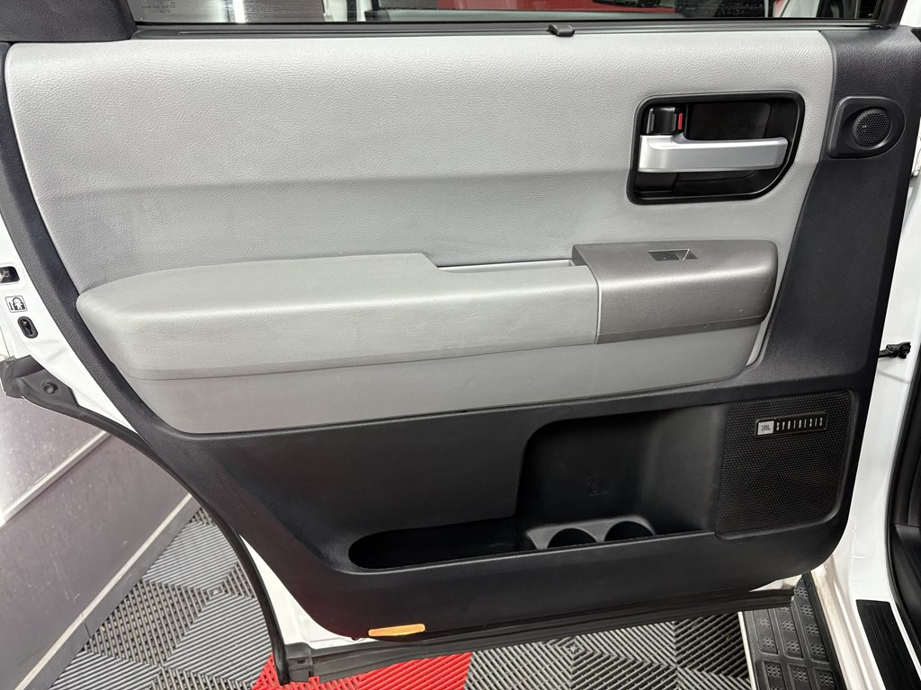 2017 Toyota Sequoia Image 10