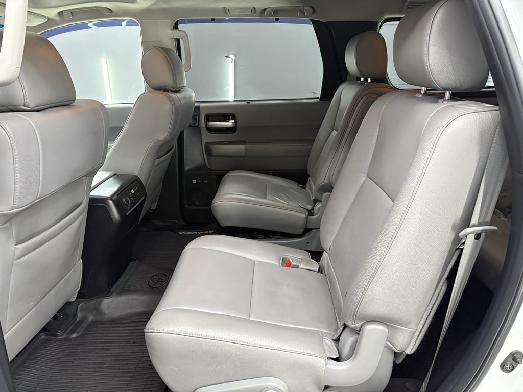 2017 Toyota Sequoia Image 11