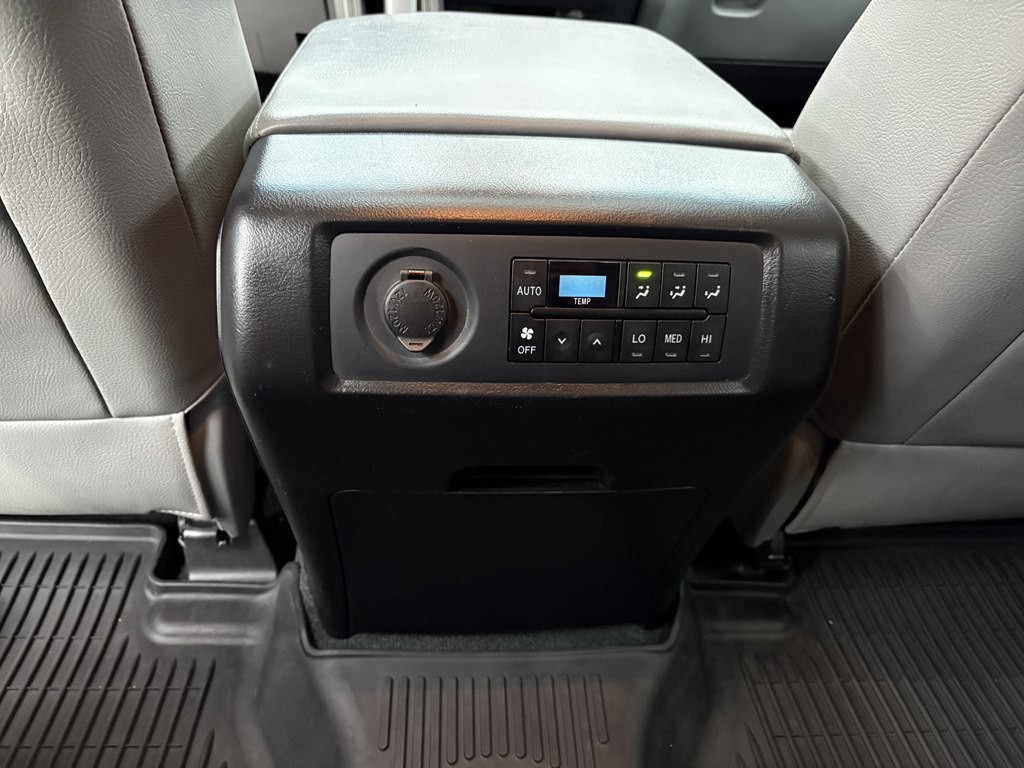 2017 Toyota Sequoia Image 13