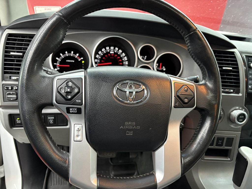 2017 Toyota Sequoia Image 19