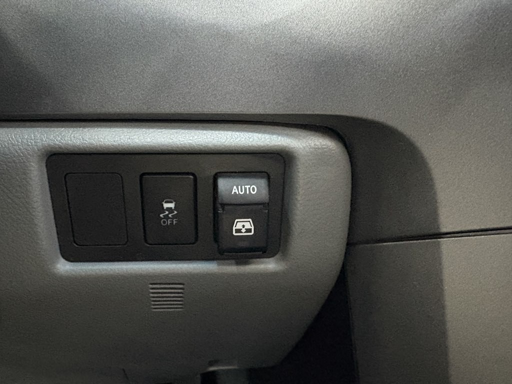 2017 Toyota Sequoia Image 23