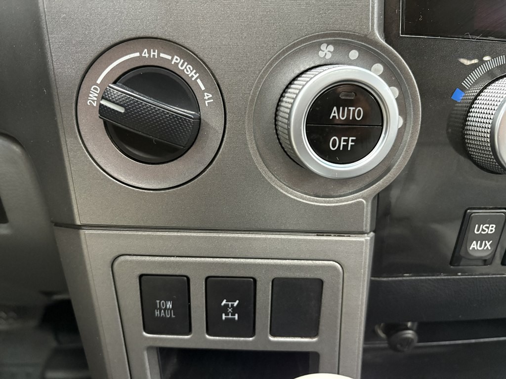 2017 Toyota Sequoia Image 24