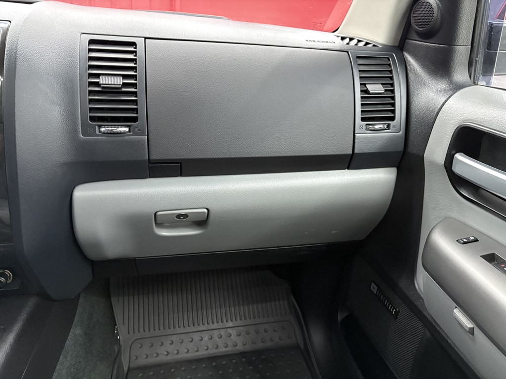 2017 Toyota Sequoia Image 30