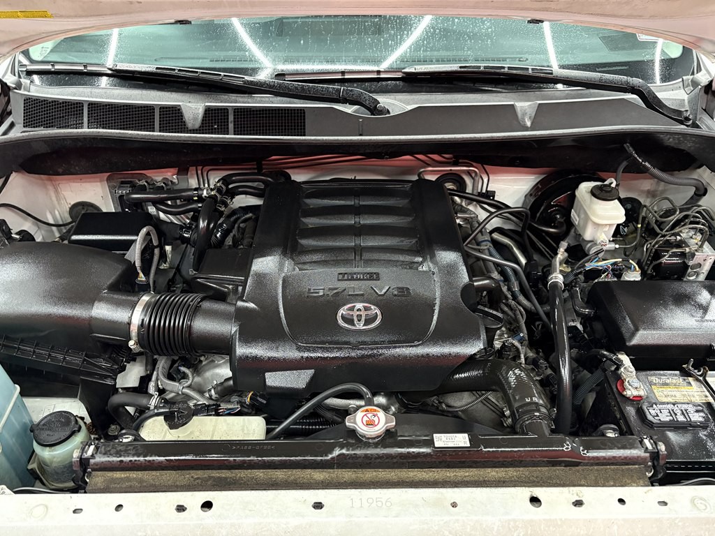 2017 Toyota Sequoia Image 31