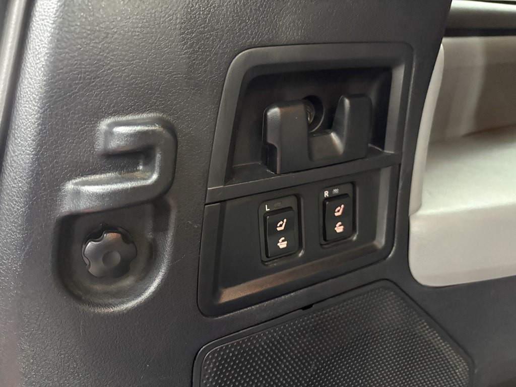 2017 Toyota Sequoia Image 33