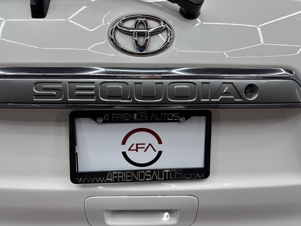 2017 Toyota Sequoia Image 34