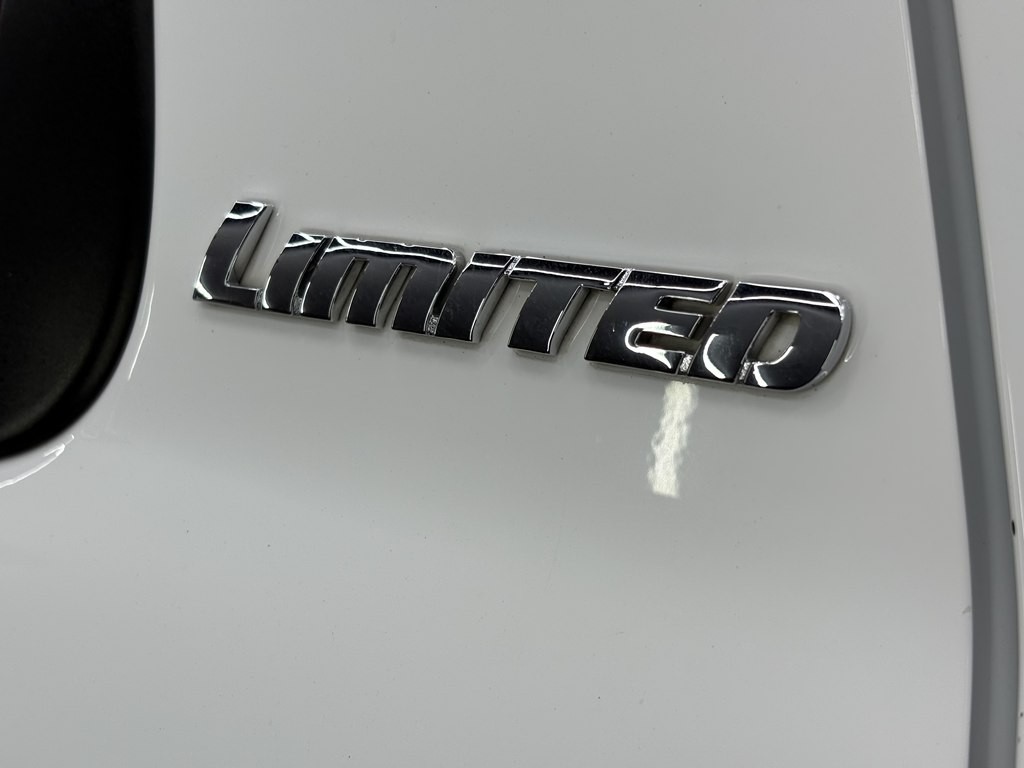 2017 Toyota Sequoia Image 36