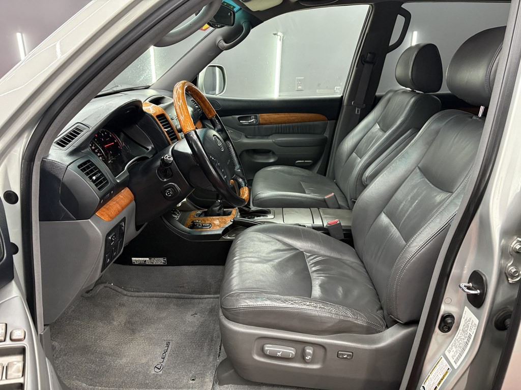 2004 Lexus GX Image 8