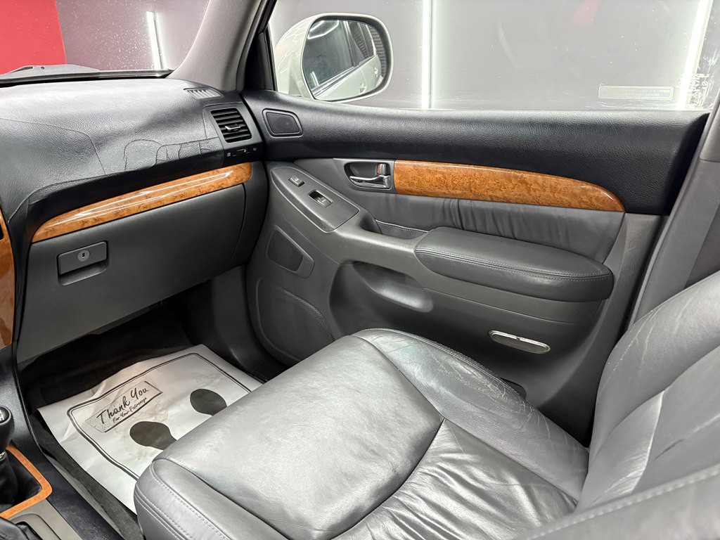 2004 Lexus GX Image 15