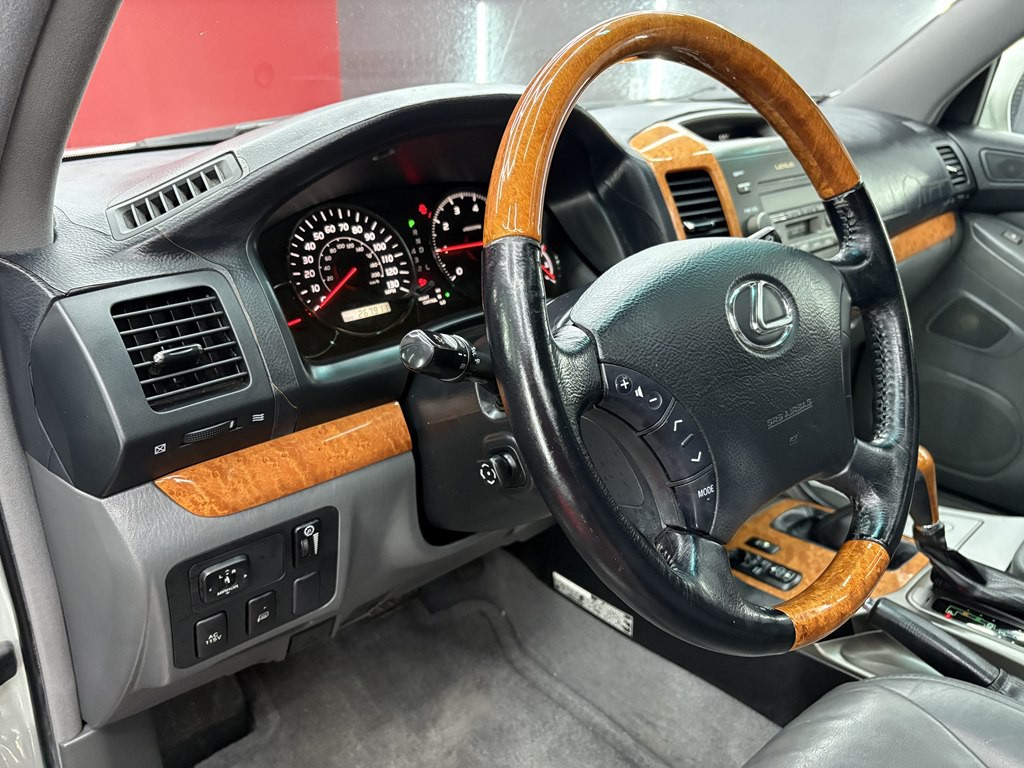 2004 Lexus GX Image 16