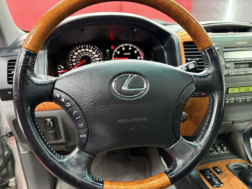 2004 Lexus GX Image 17